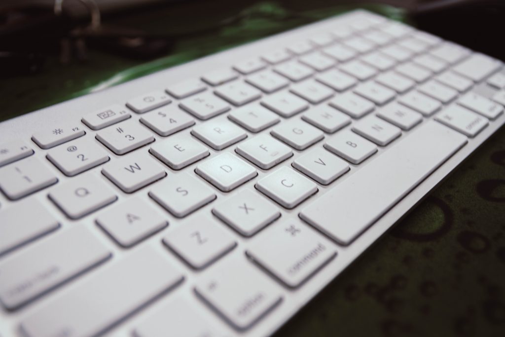 how to clean your keyboard mac