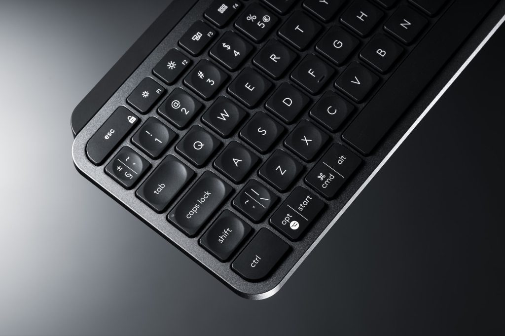 how to make logitech keyboard discoverable 