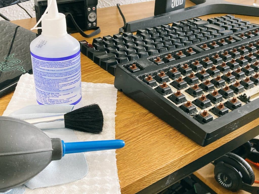 cleaning your keyboard